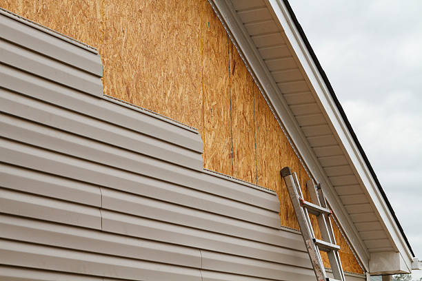 Professional Emergency Siding Repair technician working in Duquesne, PA